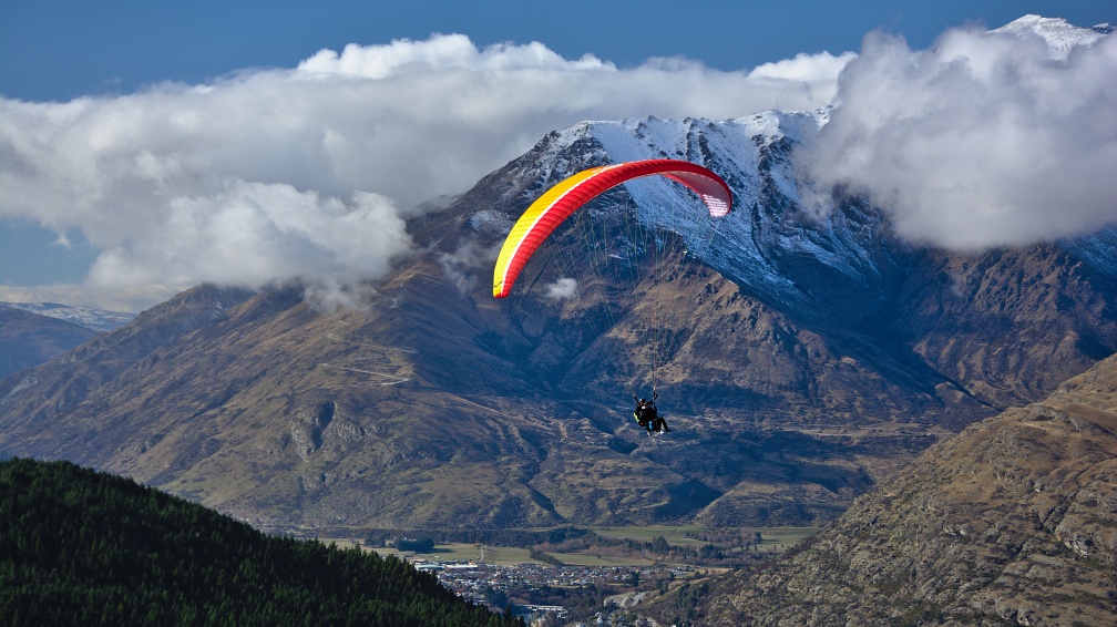 Tandem paraglider, Frankton, and Remarkables ski field access ro
