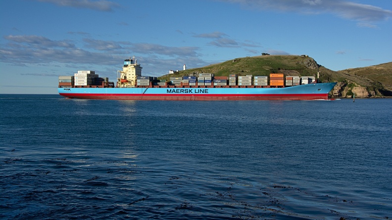 Container ship by Tairoa Head