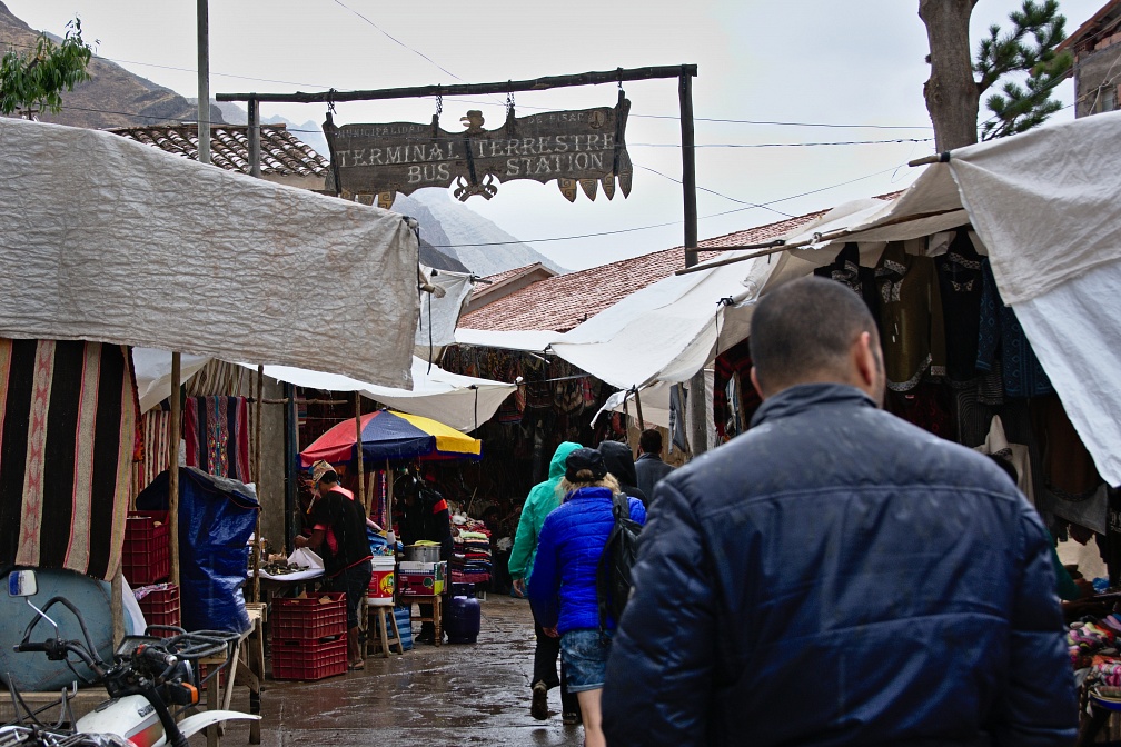 Andean crafts market in Pisac