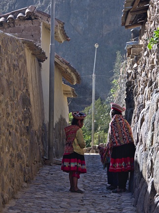 Traditional dresses in Ollantaytambo