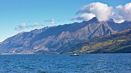 Sailing boat on Lake Wakatipu and Thomson Mountains