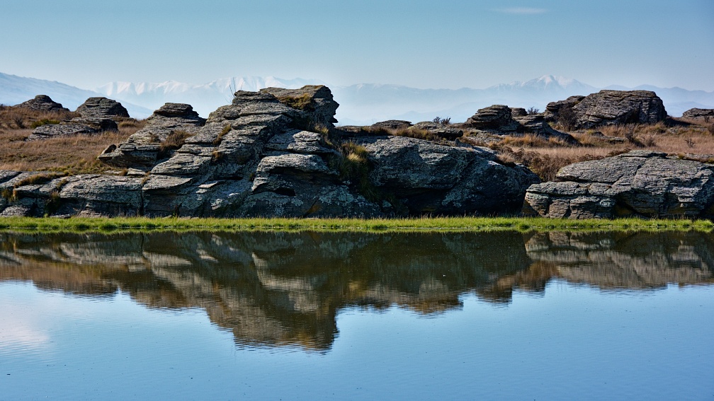 Rock formations by Sutton Salt Lake